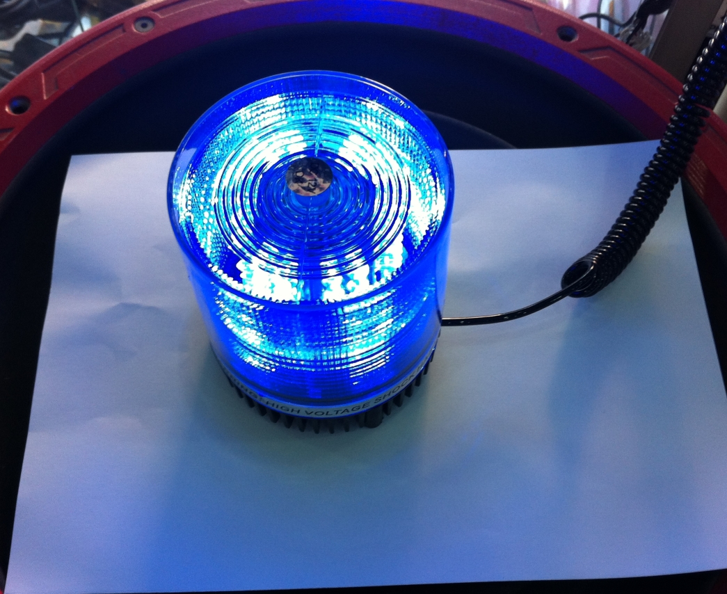 Φάρος LED 12 volt DC Μπλε με Μαγνήτη Strobe Κωδικός 88655 Τιμή : 30 ευρώ